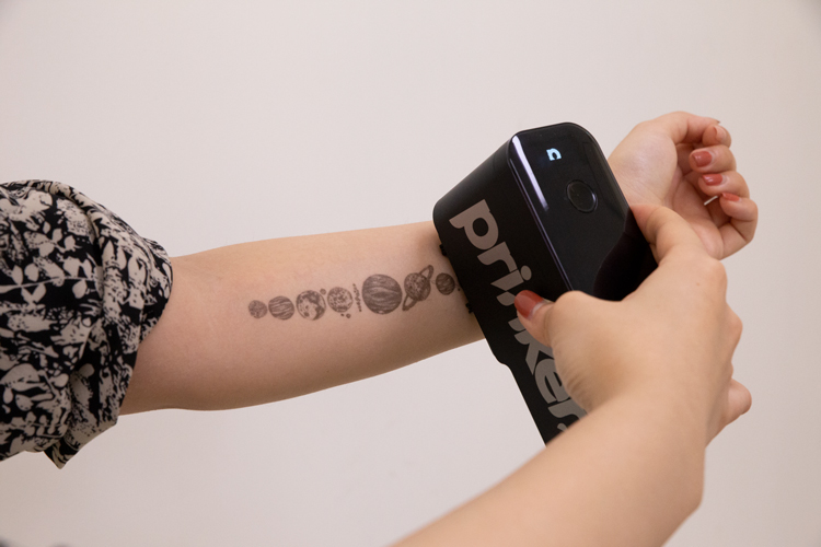 Prinker S - Paquete de dispositivo de tatuaje temporal para tus tatuajes  temporales personalizados instantáneos con cosméticos de primera calidad a